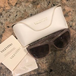 Woman’s Valentino Sunglasses